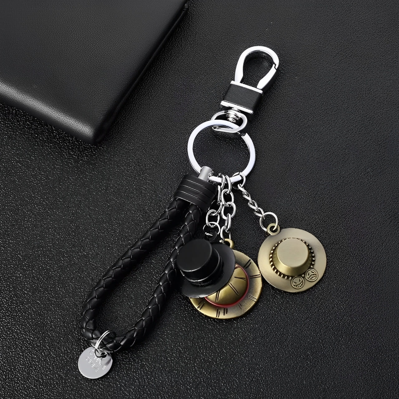 porte cles one piece cuir chapeau sabo luffy ace