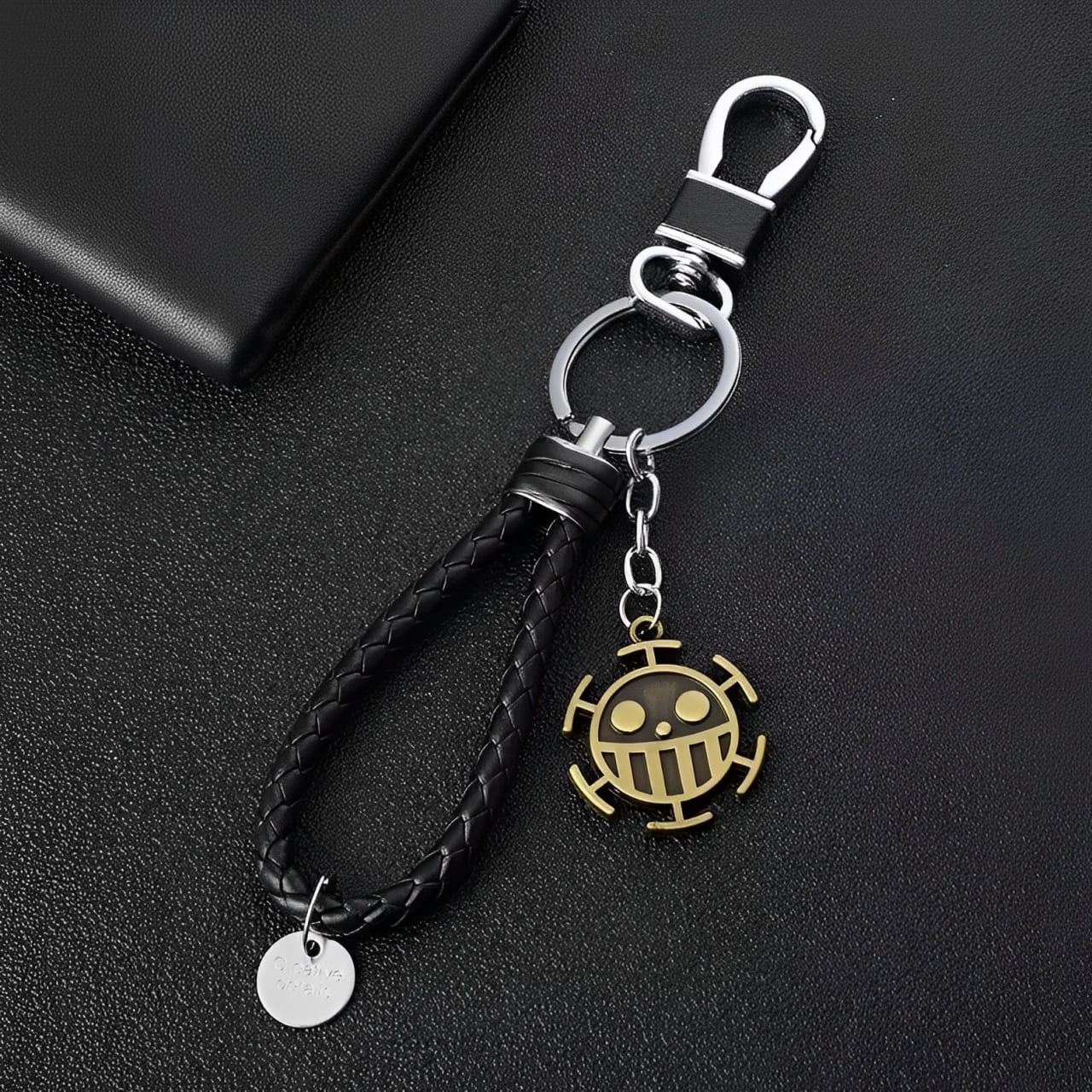 porte cles one piece cuir logo traflagar law