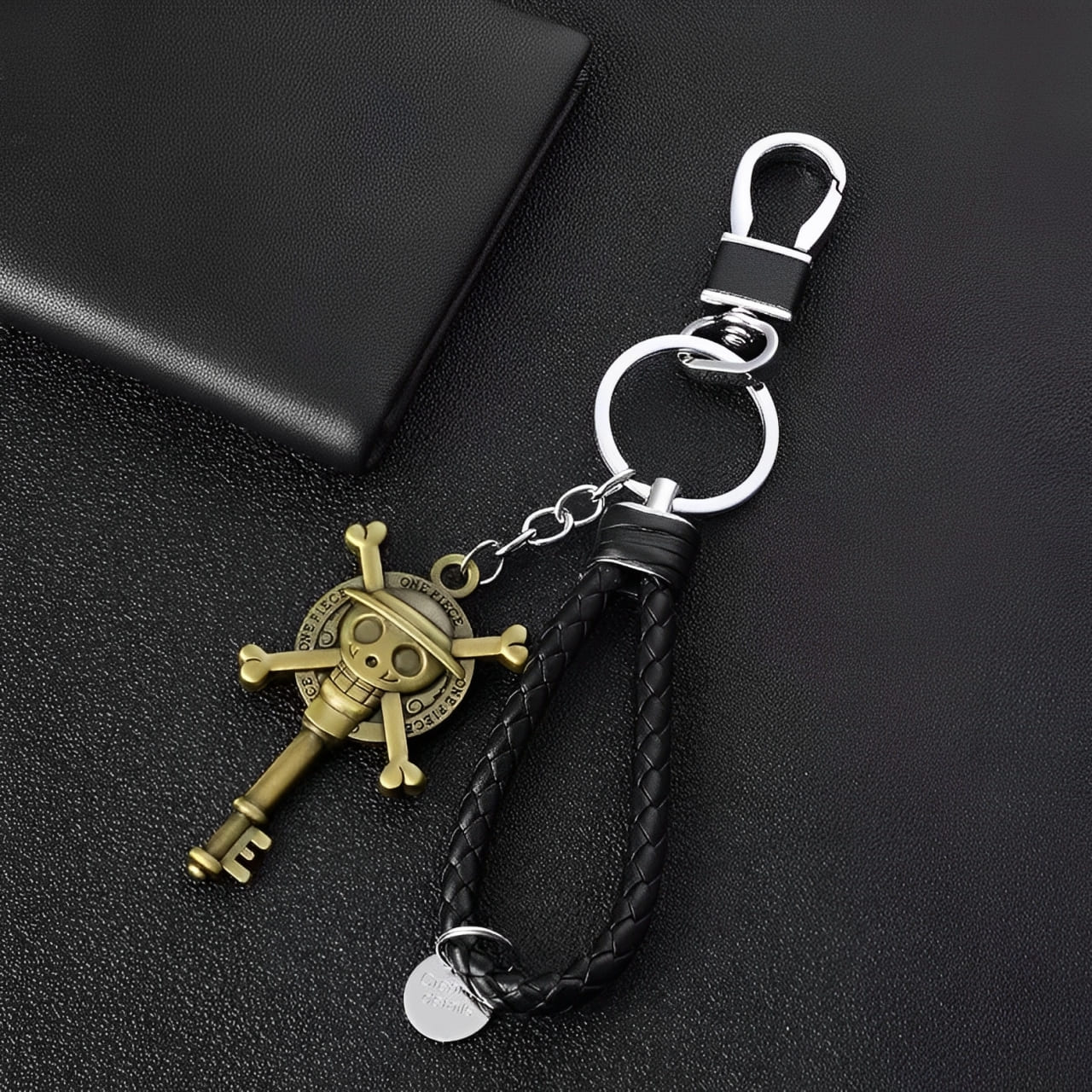 porte cles one piece cuir key logo