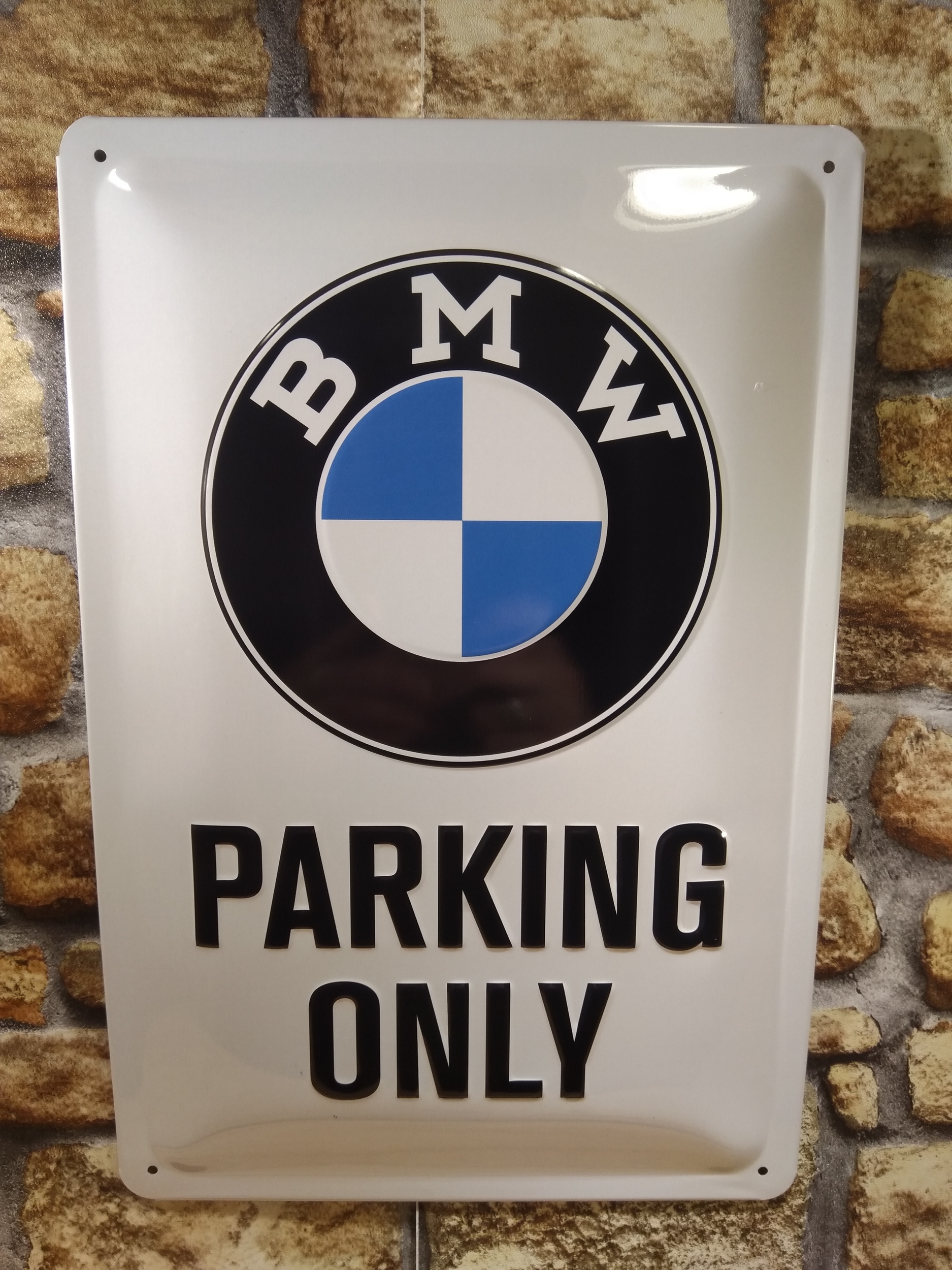 plaque publicitaire bmw parking only