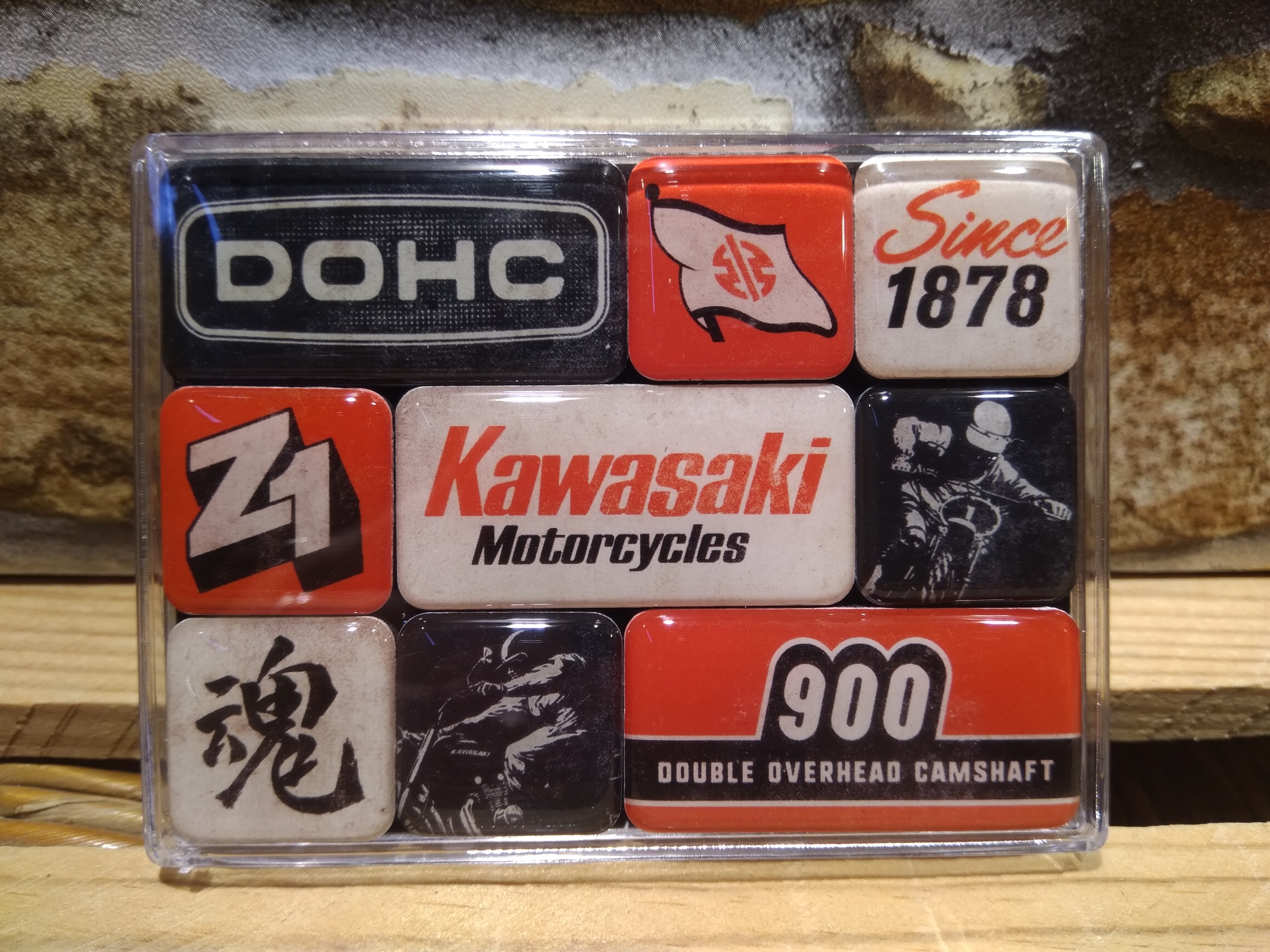 coffret magnet émaillé moto kawasaki