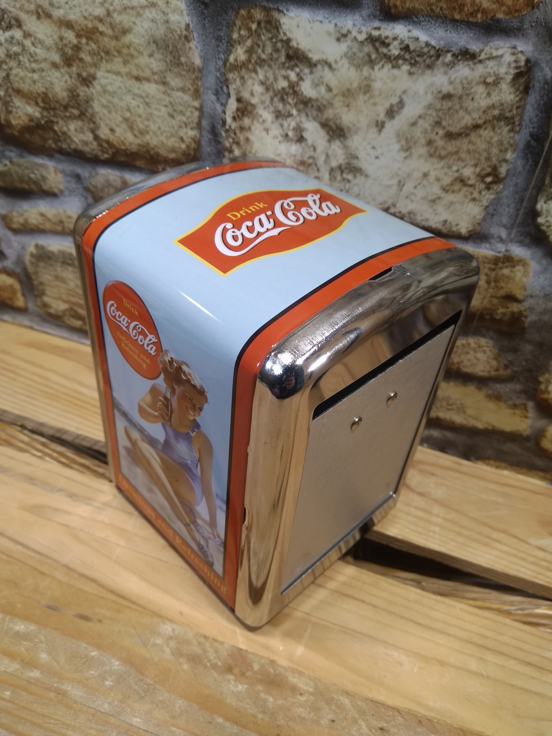 distributeur de serviettes rétro vintage pin-up déco coca cola
