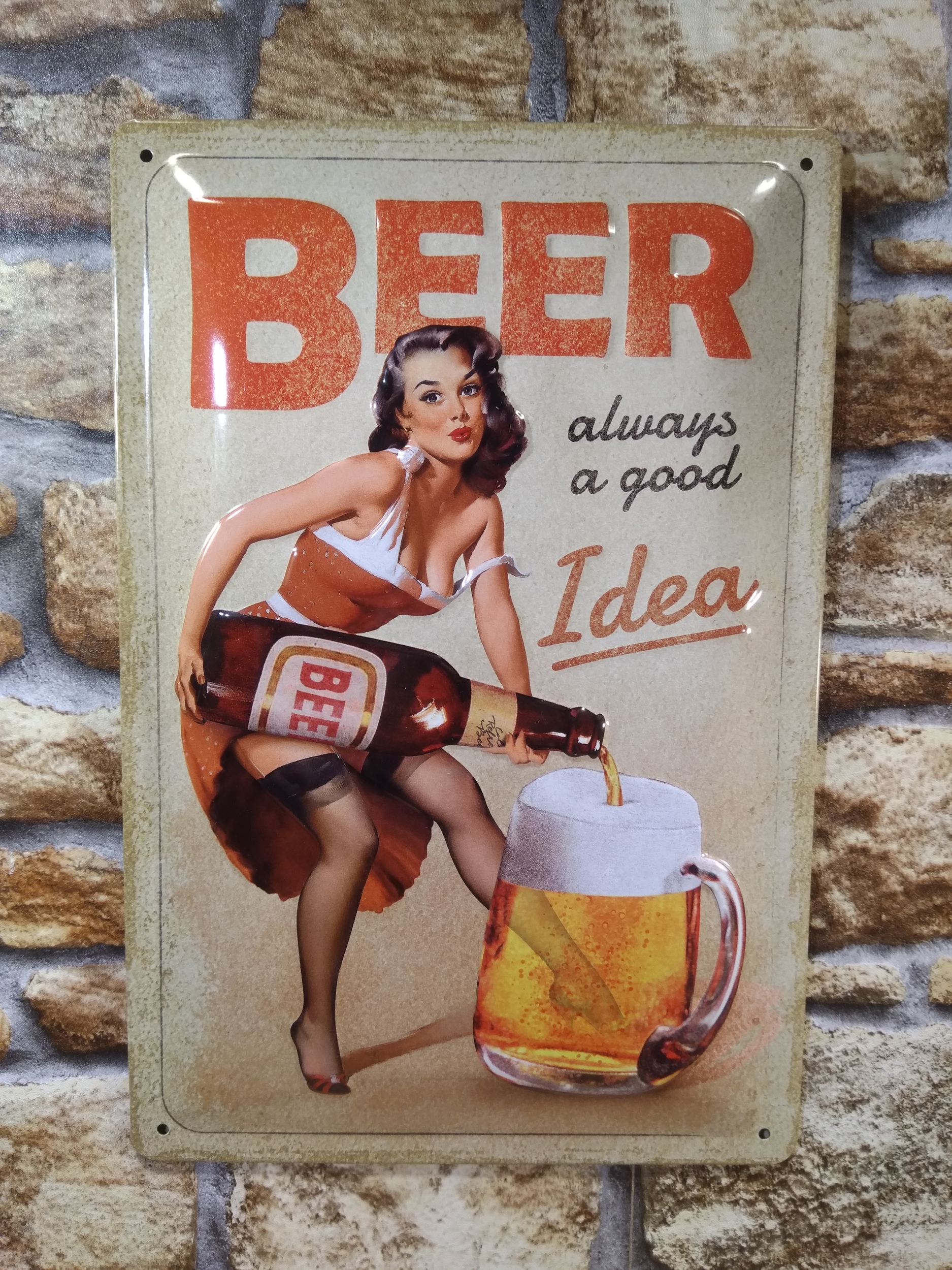 plaque déco publicitaire pin-up bière