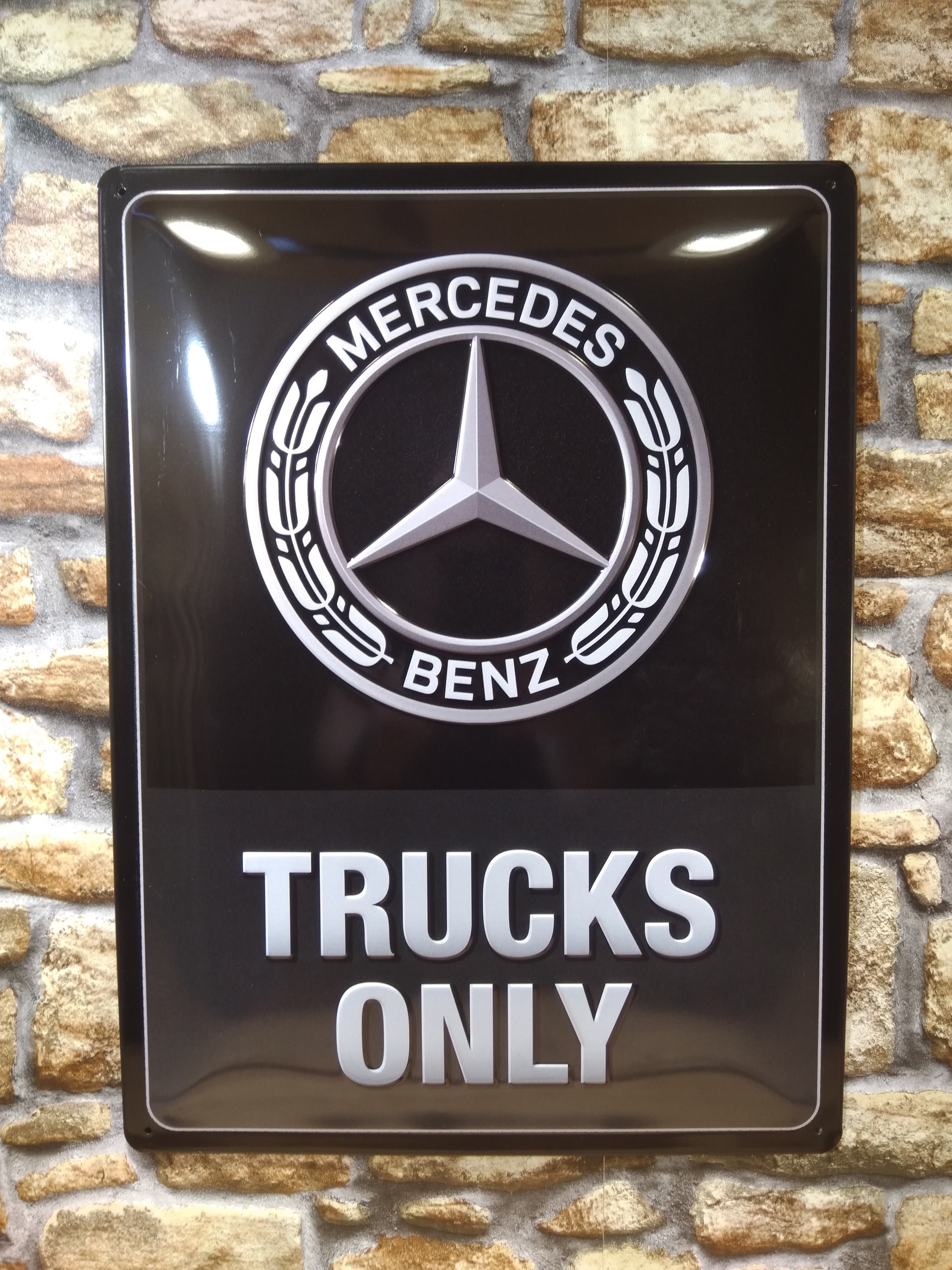 plaque publicitaire mercedes benz trucks only