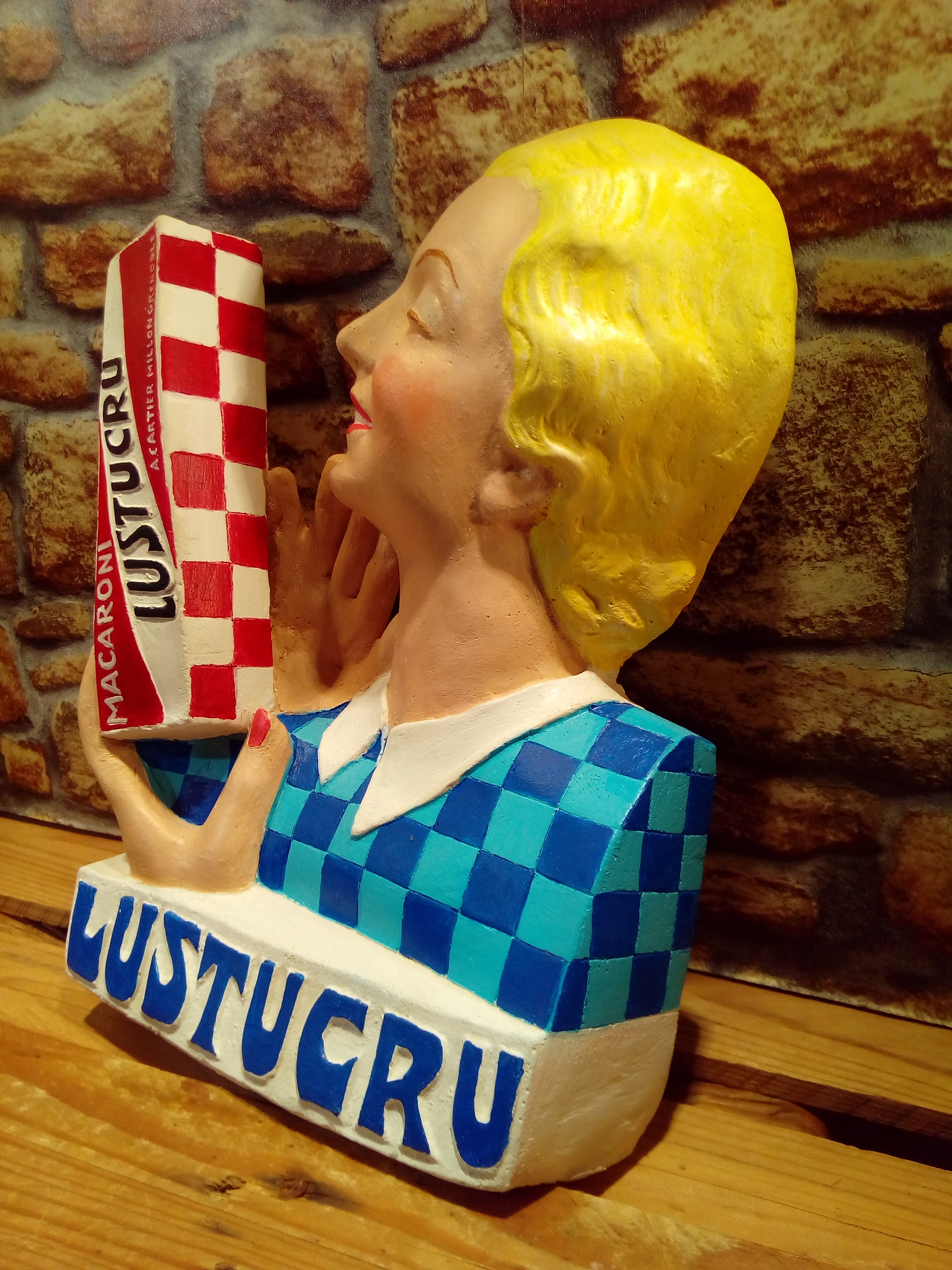 figure publicitaire lustucru