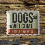 plaque vintage dogs welcome people tolerated 15x20 cm