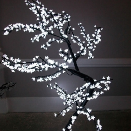 arbre-lumineux-led-blanc-www.deco-lumineuse.fr