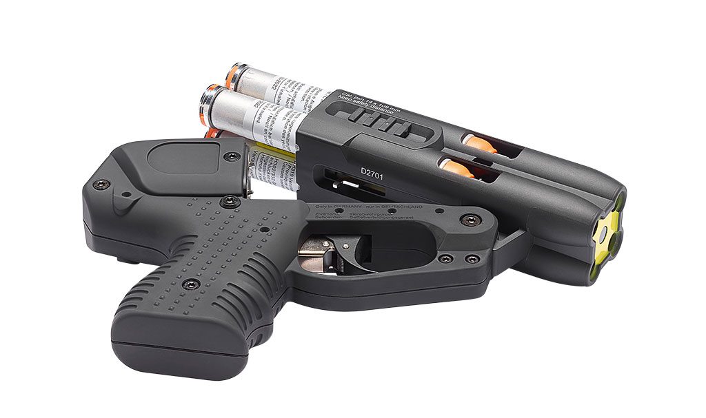 Pistolet JPX4 ouvert, bloc canon basculé, cartouches visibles à l’arrière