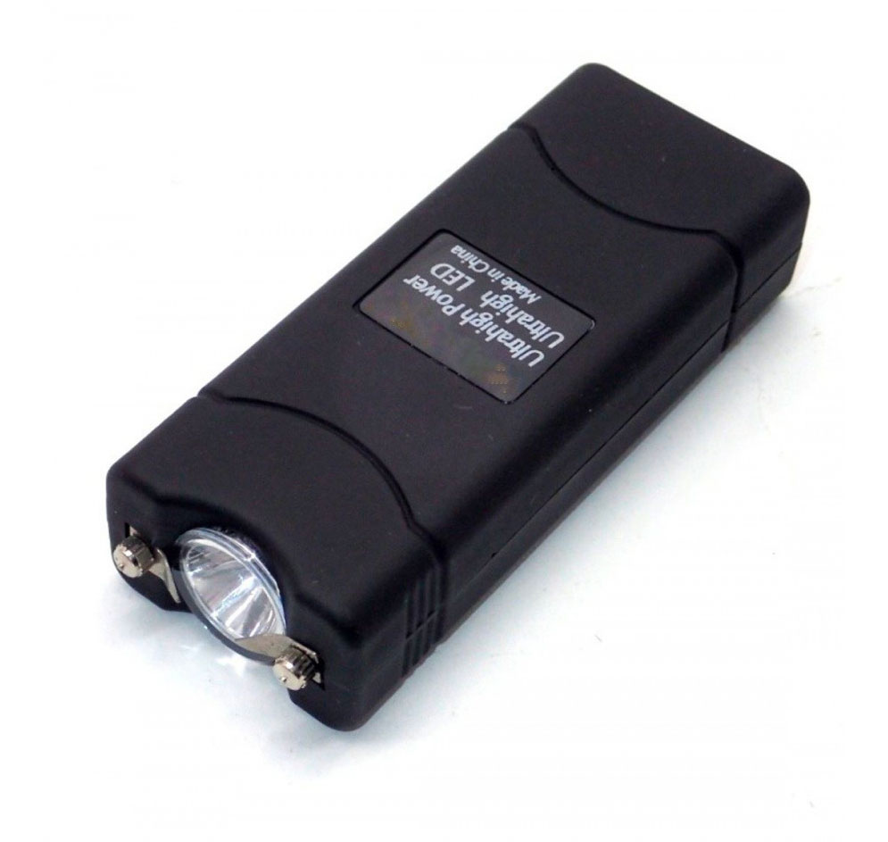 Shocker électrique noir rectangulaire, LED entre deux électrodes à l’avant, étiquette sur le dessus