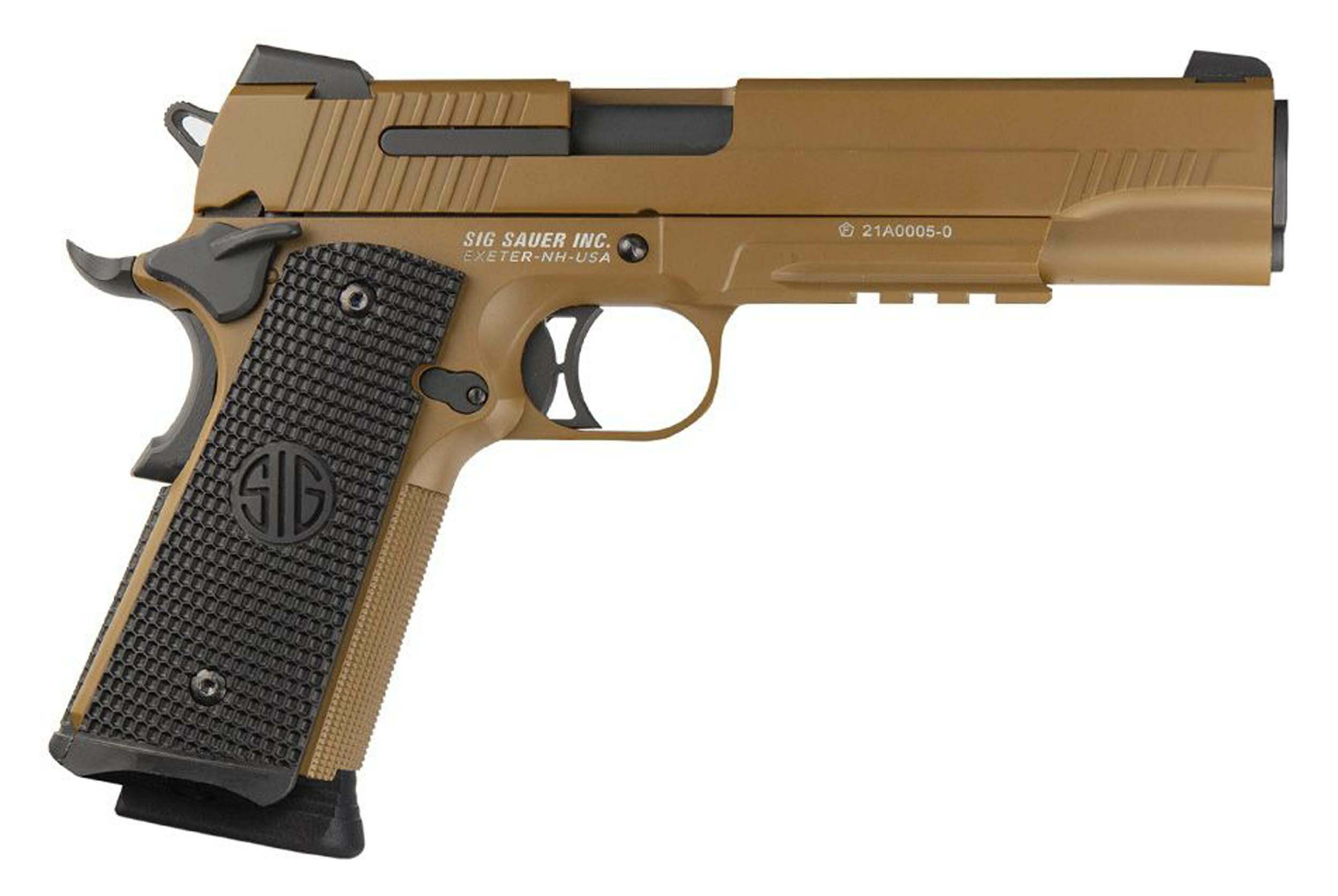 Sig Sauer 1911 Emperor Scorpion tan vu du côté droit, plaquettes noires au logo SIG