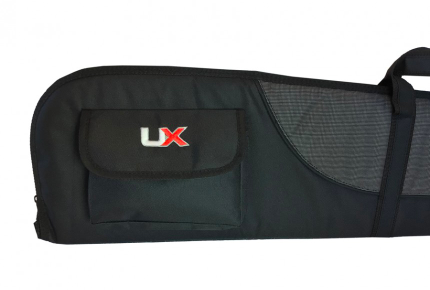 Détail de la poche à rabat du fourreau Umarex brodée du logo UX
