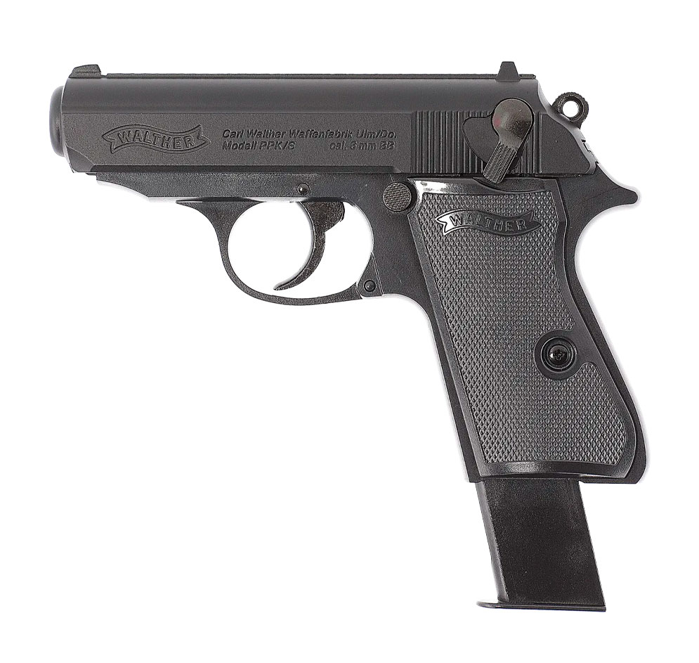 Walther PPK/S à ressort vu du côté gauche, chargeur en partie sorti de la poignée