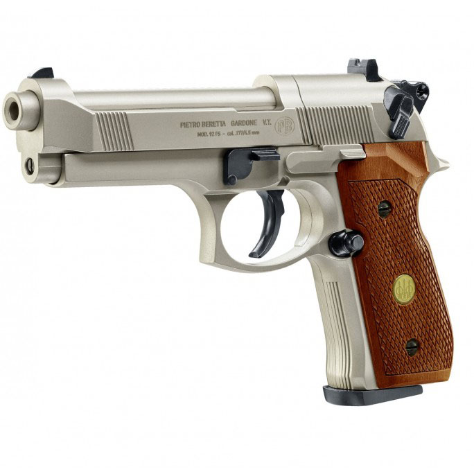 Pistolet Beretta M92 FS chromé vu du côté gauche, plaquettes de crosse en bois quadrillé à médaillon doré