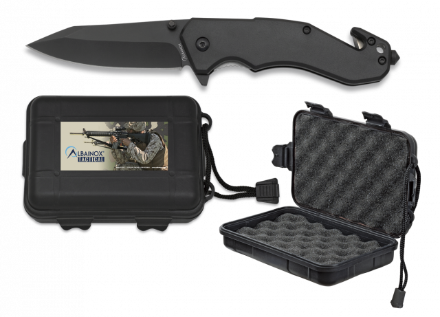 Couteau pliant Albainox noir ouvert, avec sa boîte de rangement noire montrée fermée puis ouverte sur sa mousse