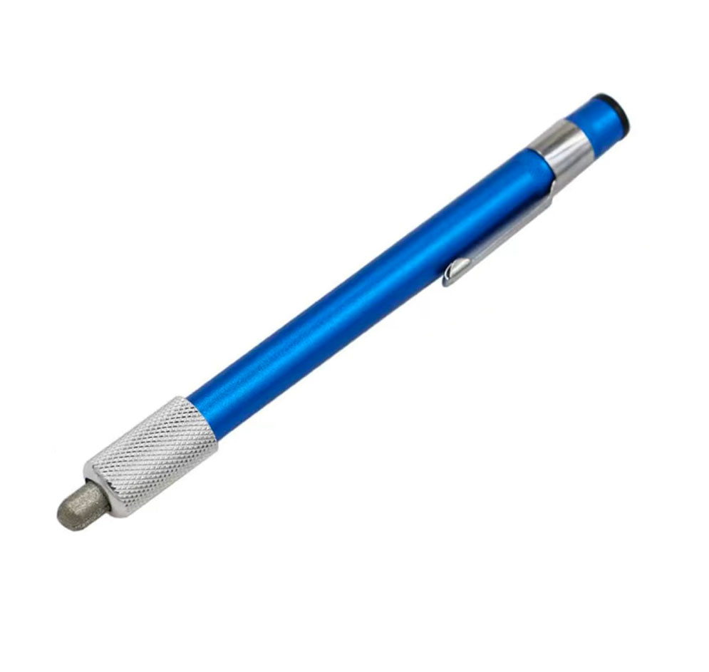 Aiguiseur stylo à corps bleu, bague métallique moletée et pointe diamantée rentrée, agrafe métallique