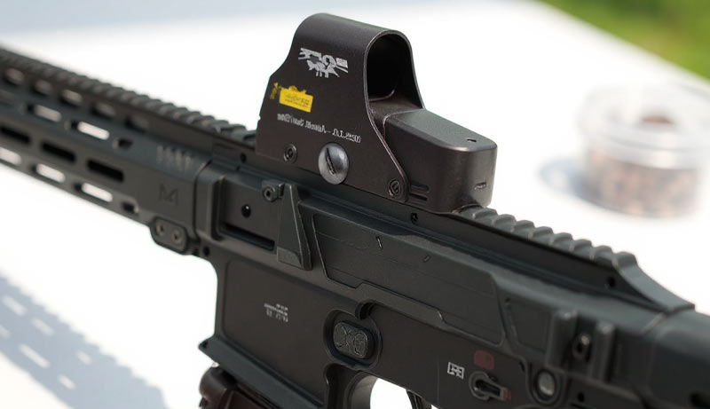 Carabine-T4E-TC68-cal.-68-full-auto-16-joules-+-Viseur-holographique-et-Chargeur-a-Tambour-40-coups-cal.-68-des2