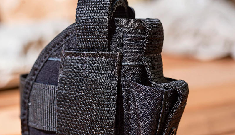 Holster universel UTG en Cordura avec pistolet