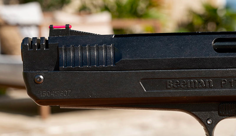 Vue détaillée du pistolet à plombs BEEMAN P17 Deluxe