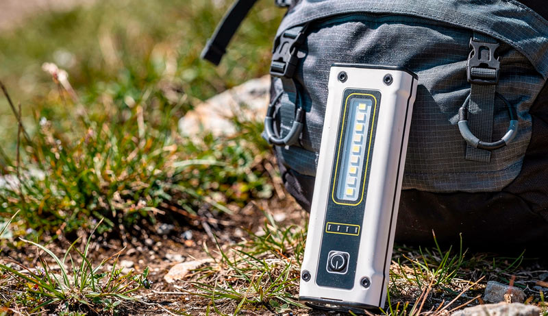 Lampe de poche LED COB en aluminium avec base magnétique