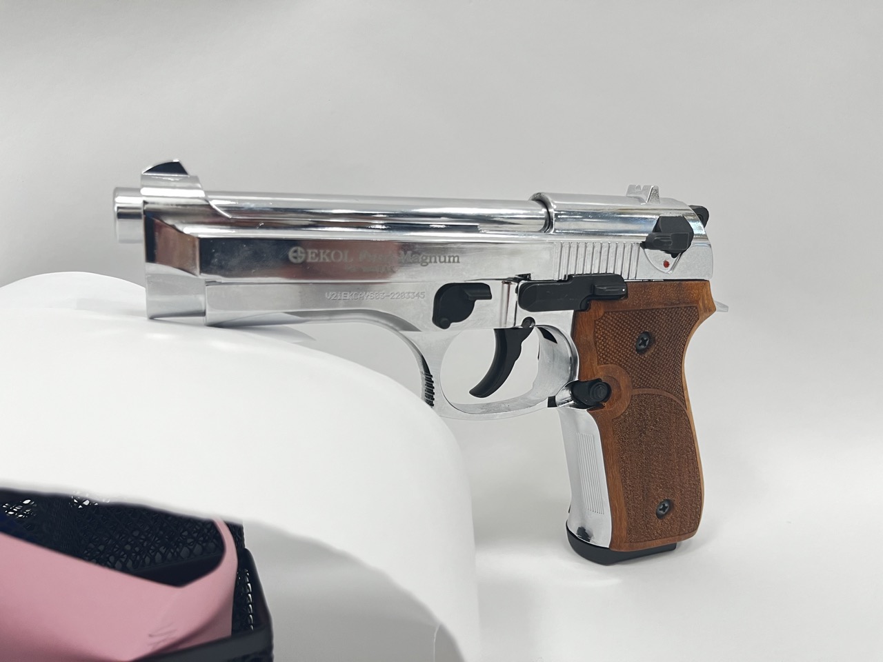 Détails carcasse chromée et crosse bois EKOL Firat Magnum