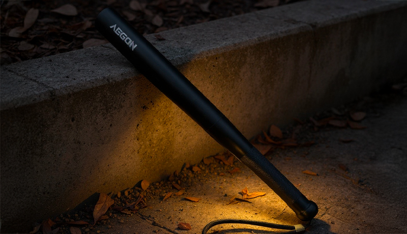 Matraque lampe torche AEGON multifonction en métal