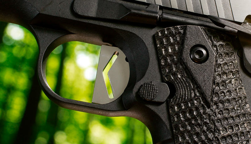 Détails de la poignée et de la détente du Ruger SR1911 Competition CO2