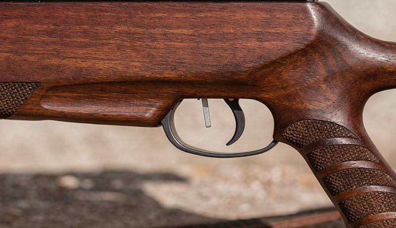 Crosse bois ergonomique de la carabine PCP JTS Airacuda Max Wood