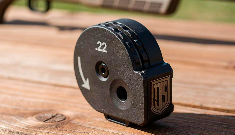 Vue rapprochée du chargeur métal 10 coups 5,5 mm JTS Stealth Hawk