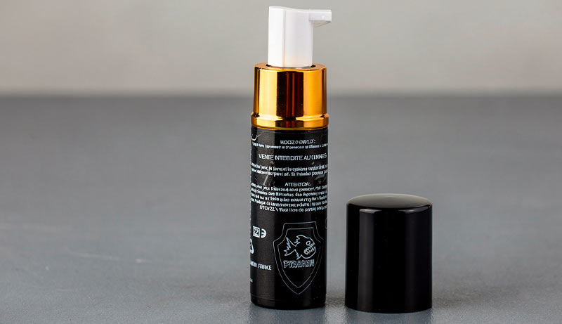 Bombe au poivre Lipstick Noir Piranha pratique à utiliser