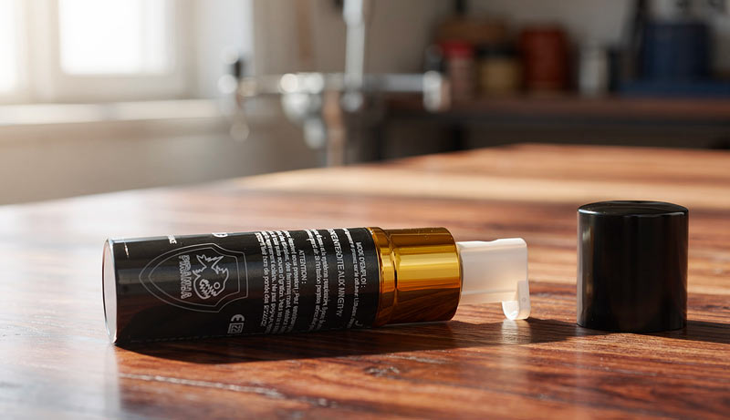 Spray au poivre Piranha Lipstick Noir avec projection supérieure à 3 mètres