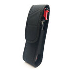 Holster noir en cordura à rabat, contenant une bombe lacrymogène à poussoir rouge