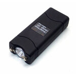 Shocker électrique noir rectangulaire, LED entre deux électrodes à l’avant, étiquette sur le dessus