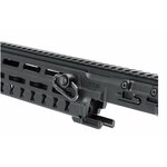 Détail du garde-main : anneau de bretelle, marquage T4E CCK TR 50 et rail supérieur cranté