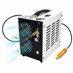 Arrière du compresseur Aegon AirGo : deux ventilateurs, raccord et flexible de sortie avec filtre
