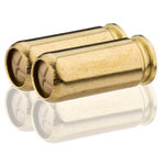 Deux cartouches à blanc 9 mm PAK de teinte laiton couchées, opercule beige marqué d’une croix