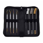 Trousse zippée noire ouverte : quatre pics métalliques à gauche, un pic noir et trois brosses à droite