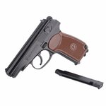 Pistolet Makarov posé à côté de son chargeur droit amovible