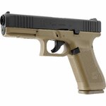 Glock 17 Gen5 T4E French Army calibre .43, carcasse coyote et culasse noire, vu de trois quarts gauche