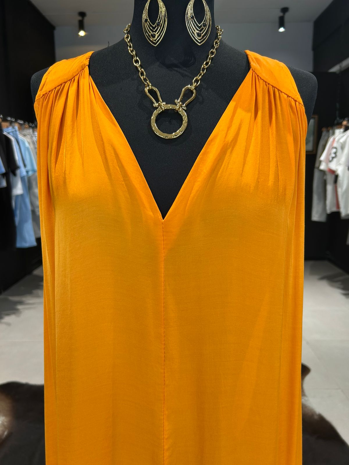 robe-satinee-viscose-longue-orange-perle-des-iles.jpg