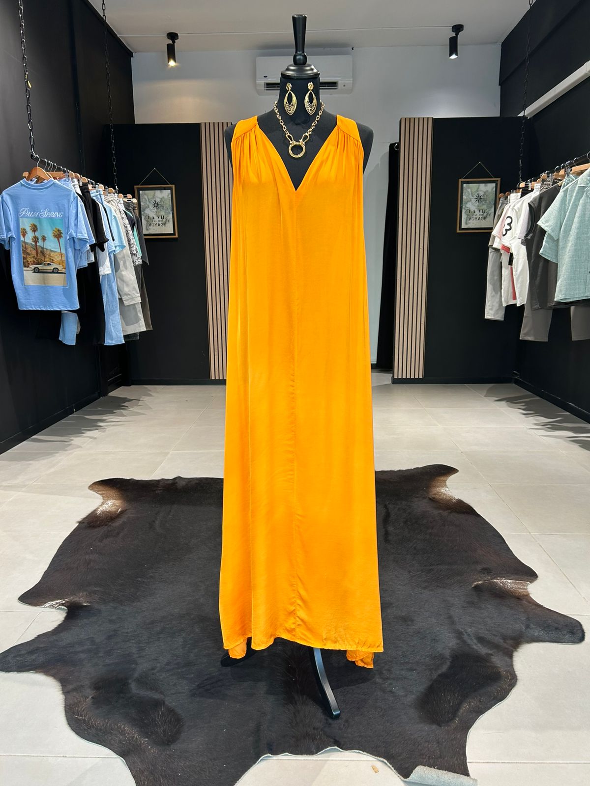 robe-satinee-viscose-longue-orange-perle-des-iles.jpg