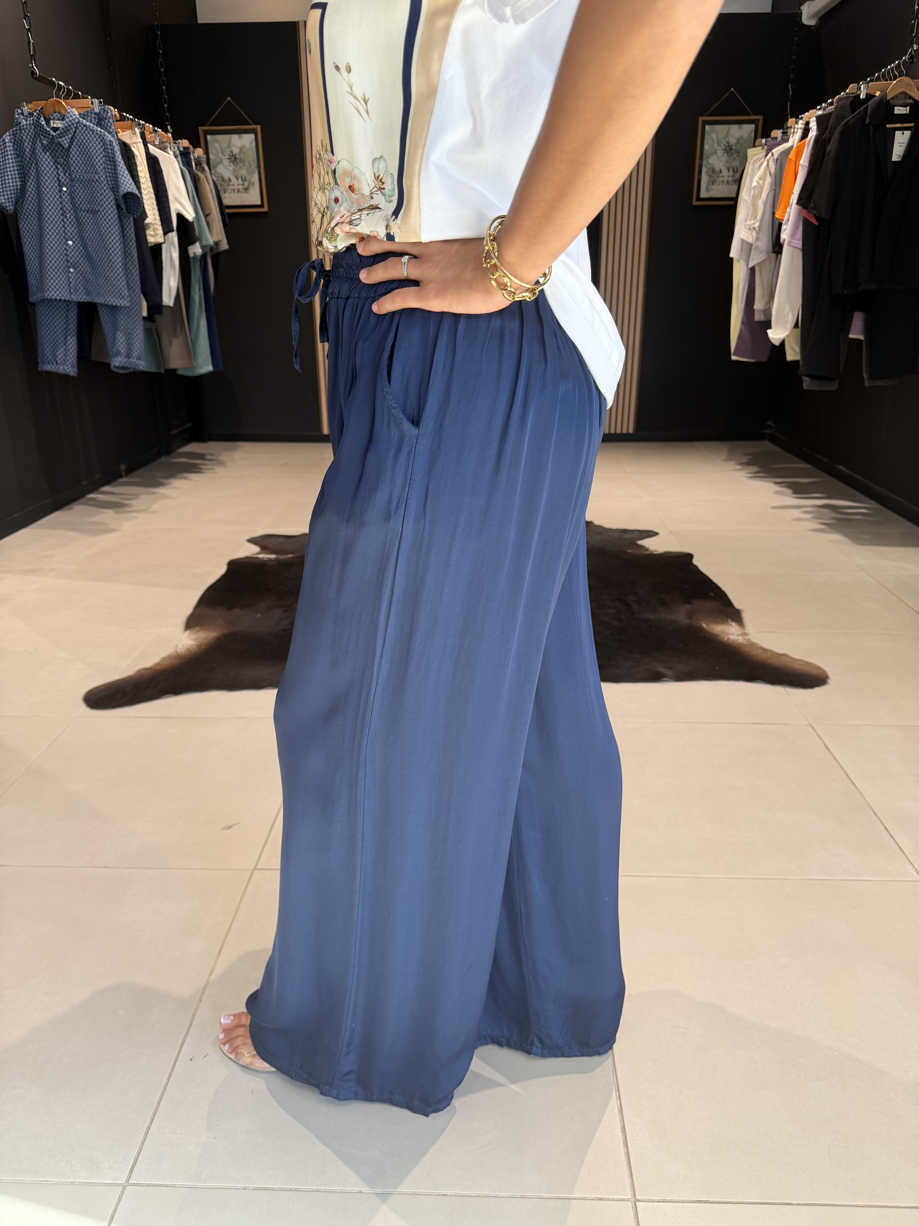 pantalon satin bleu marine perle des iles mode femme grande taille