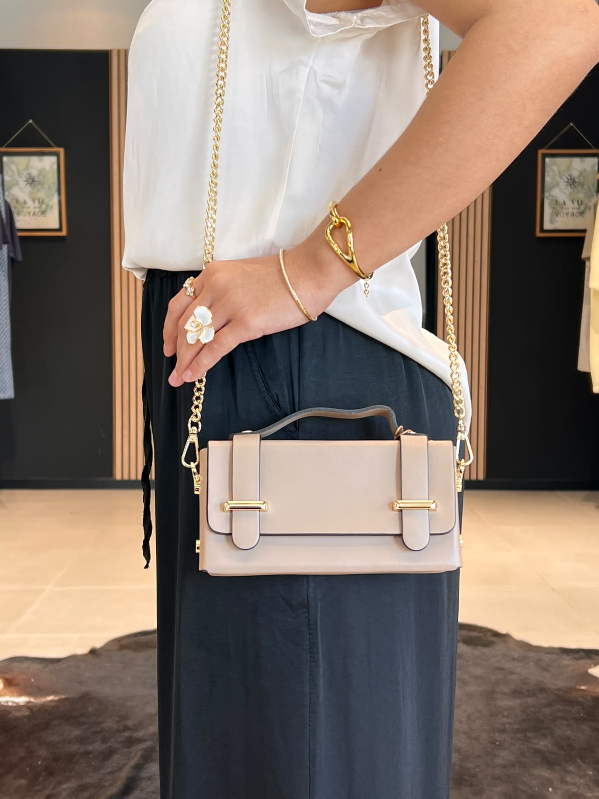 sac malette taupe chaine dorée perle des iles 974 mode femme