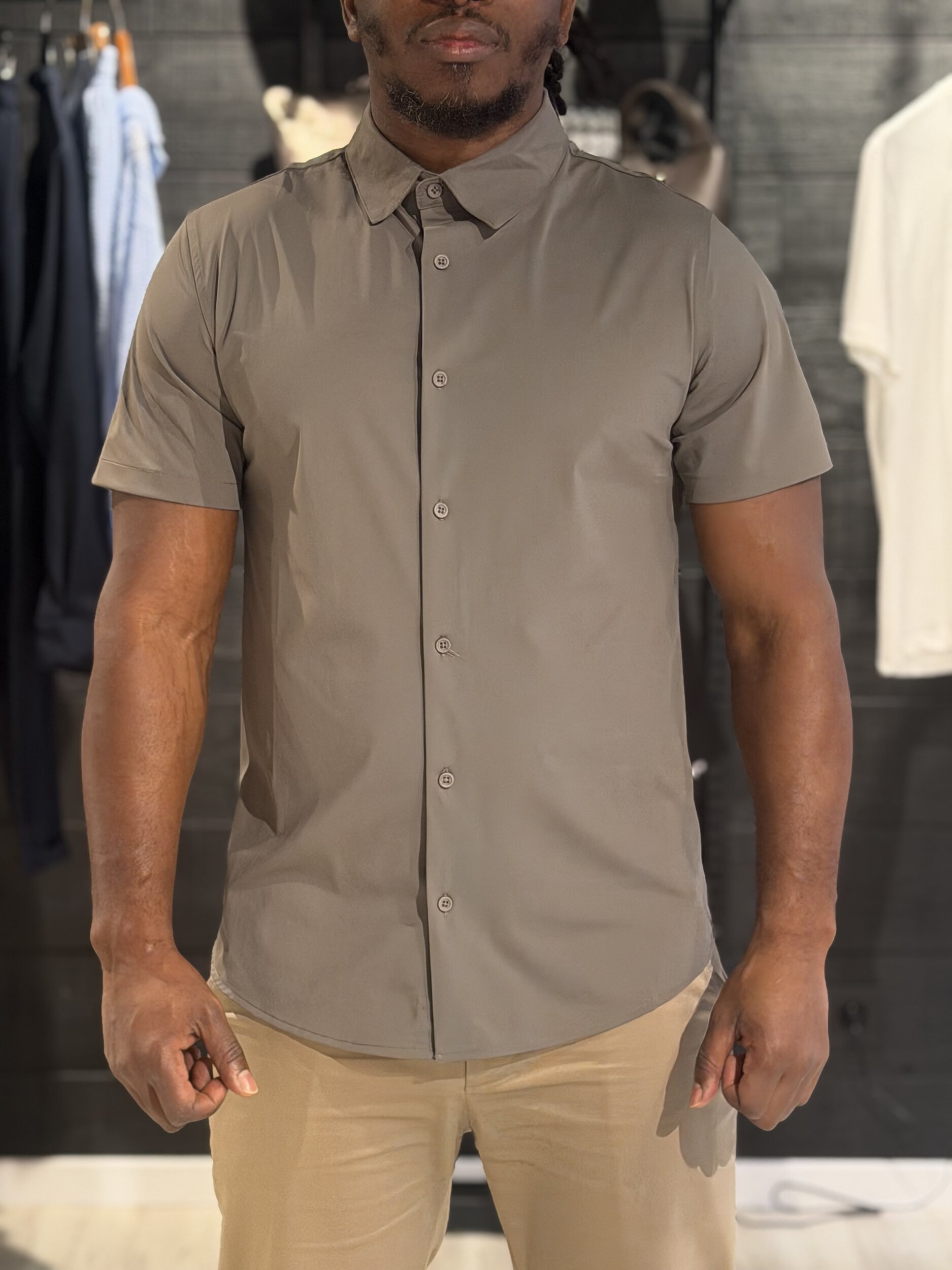 Chemise homme JAY taupe à manches courtes – Perle des Îles La Réunion