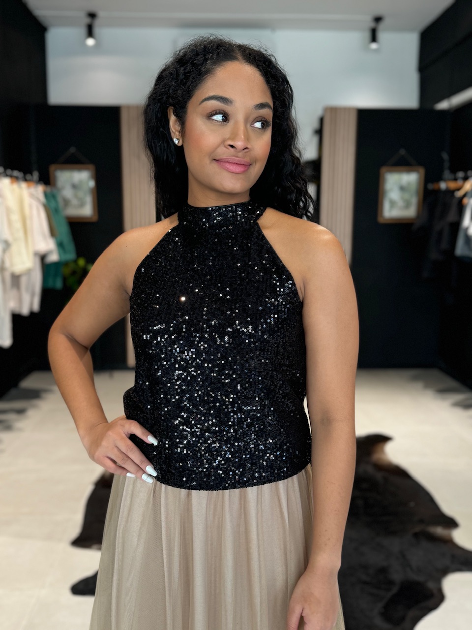 Haut Noir Col Haut Avec Perles Just Elegance Taille M - Occasion En Très Bon état, Manches Courtes