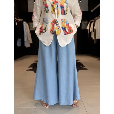 Jean femme INES bleu clair à coupe wide leg très large perle des iles 974