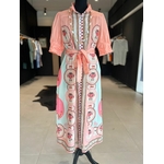 Robe longue bohème chic rose et pastel avec ceinture. Fluide, élégante et féminine pour toutes occasions.