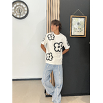 tee shirt blanc fleur noir et jean effiloche bleu pour homme – tenue estivale tendance vendue saint pierre à La Réunion