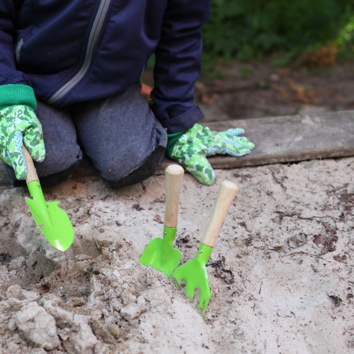CHEZ UGO ET LEA nature et végétal esschert design kit outil jardinage enfant 4