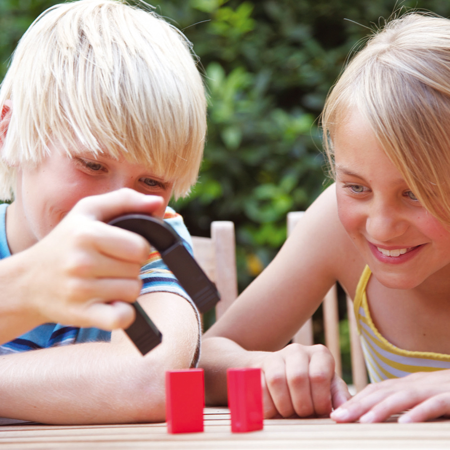 CHEZ UGO et LÉA Eveil et jeu Green science kidzlabs 4M science des aimants 2 r