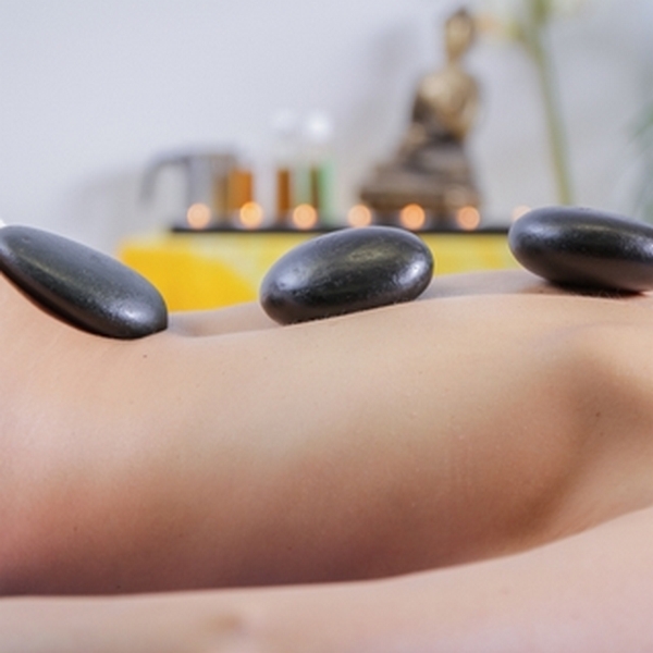 ZENC11-hot-stone-therapy-pierre-chaude-massage-n2